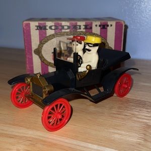 Ford Model T Salt &Pepper Set Plastic Car With Box